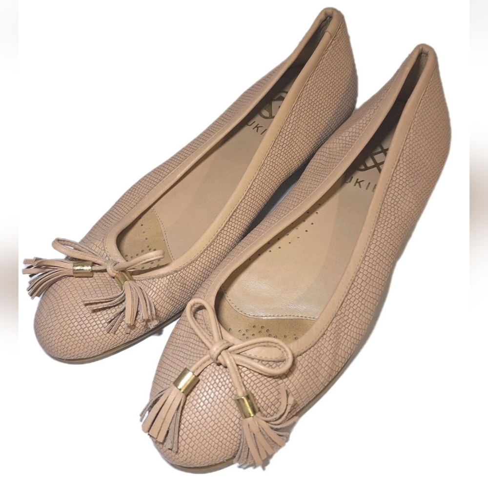 Ukies Leather Beige Ballet Flats With Fringe Slip On Shoes Womens Size 6M EUC